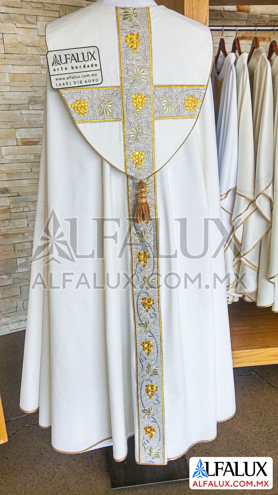 03 UVAS Capa Brocado blanco 94